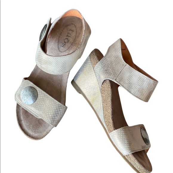 Taos Footwear Shoes - TAOS Carousel 2 Leather Open Toe Wedge Platform Sandal Silver Snakeskin Size 5.5